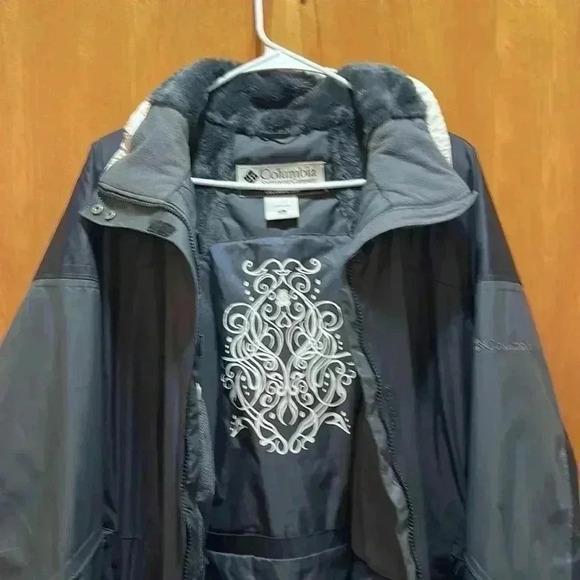 Columbia, hooded, bomber style jacket, charcoal, gray - Picture 5 of 5